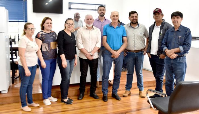 Guaraniaçu - Agroindústrias do município são contempladas com freezers e refrigeradores